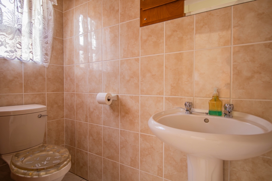 6 Bedroom Property for Sale in Myburgh Park Western Cape